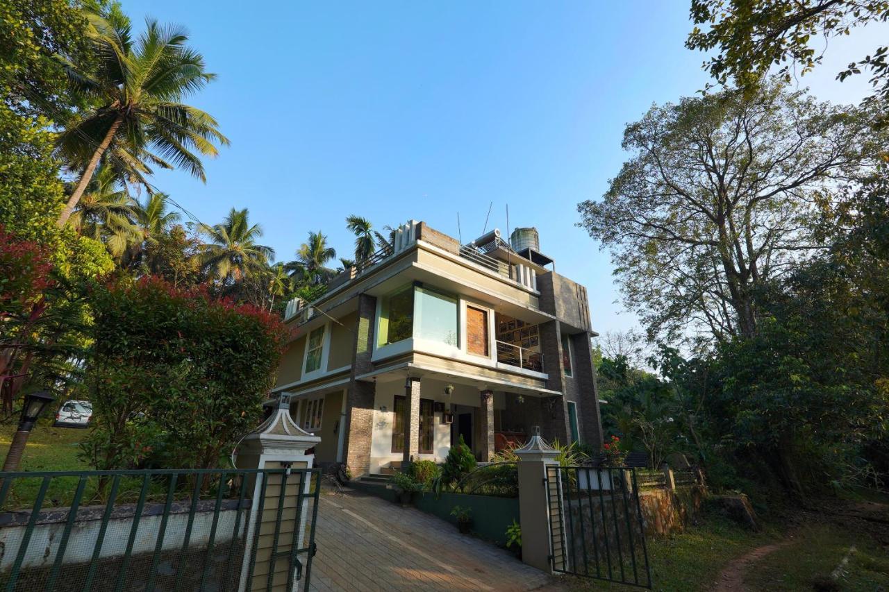 Hotel Athirapilly On The Rocks Athirappilly Exterior foto